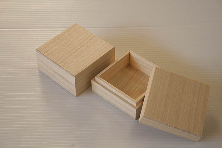 �����d�q���i�p�˔�