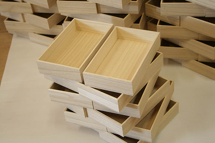 �W�{���d�؂�p�˔�